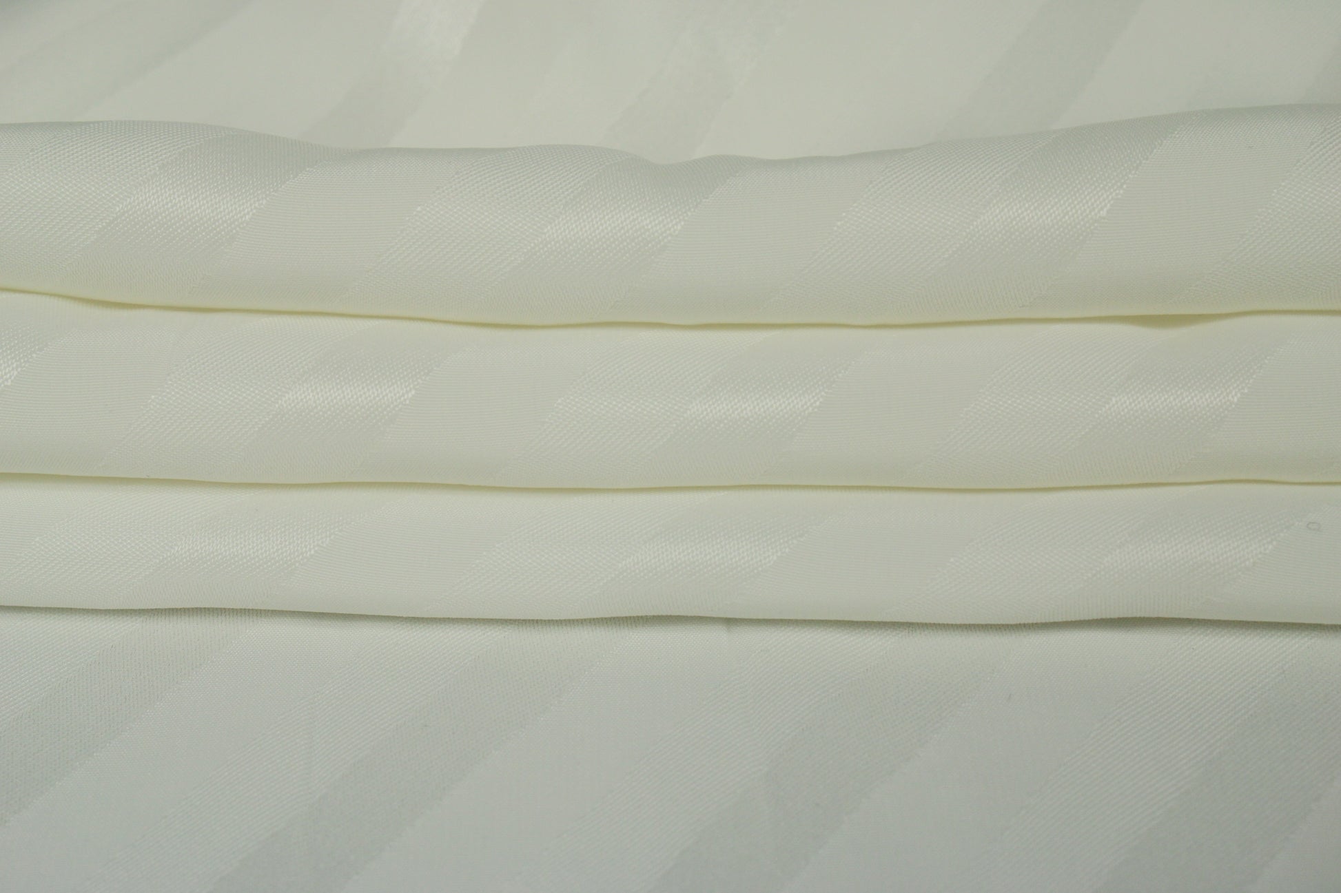 Tissu viscose - à rayures ton sur ton - blanc - photo 2/4 | So Tissus
