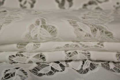 Tissu broderie anglaise - motif fleuri - blanc - photo 4/5 | So Tissus