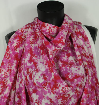Tissu crêpe de chine 100% soie - imprimé tacheté - ton rose et rouge - photo 4/5 | So Tissus