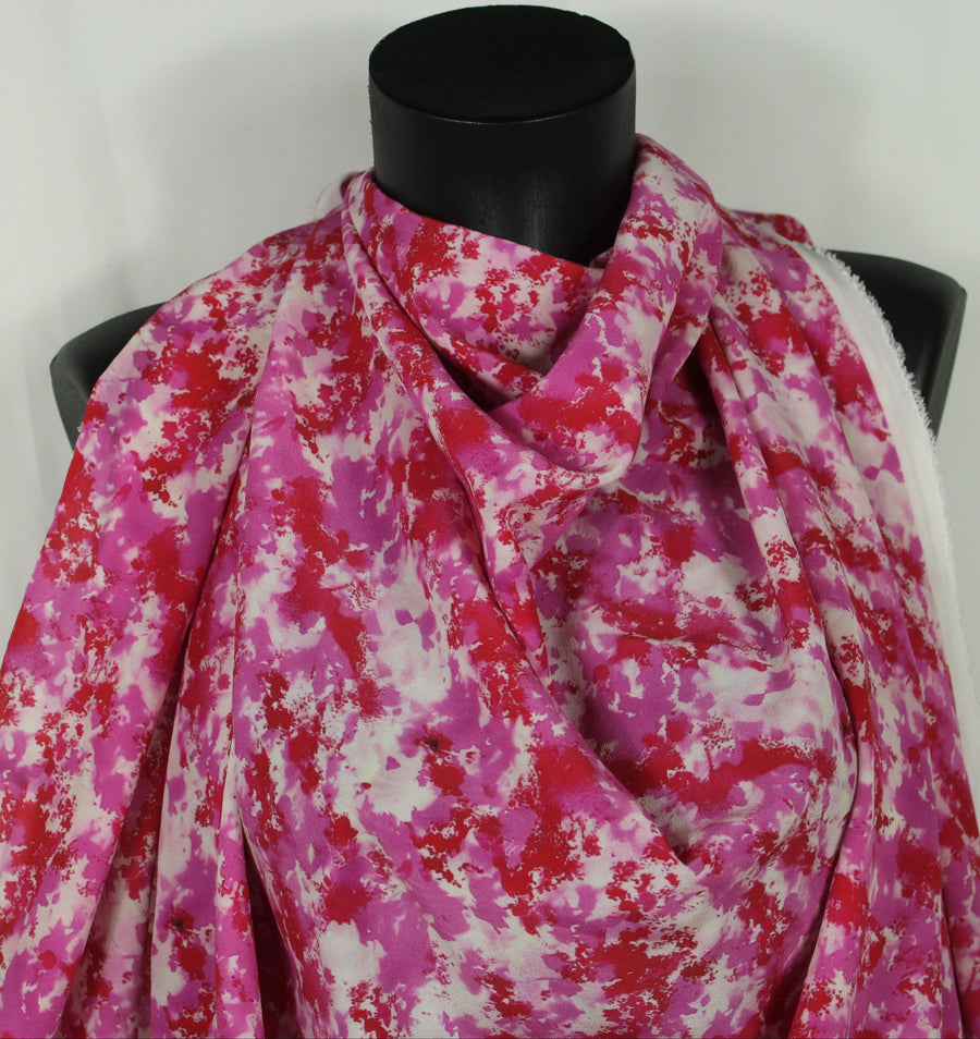 Tissu crêpe de chine 100% soie - imprimé tacheté - ton rose et rouge
