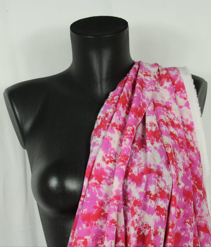 Tissu crêpe de chine 100% soie - imprimé tacheté - ton rose et rouge - photo 5/5 | So Tissus