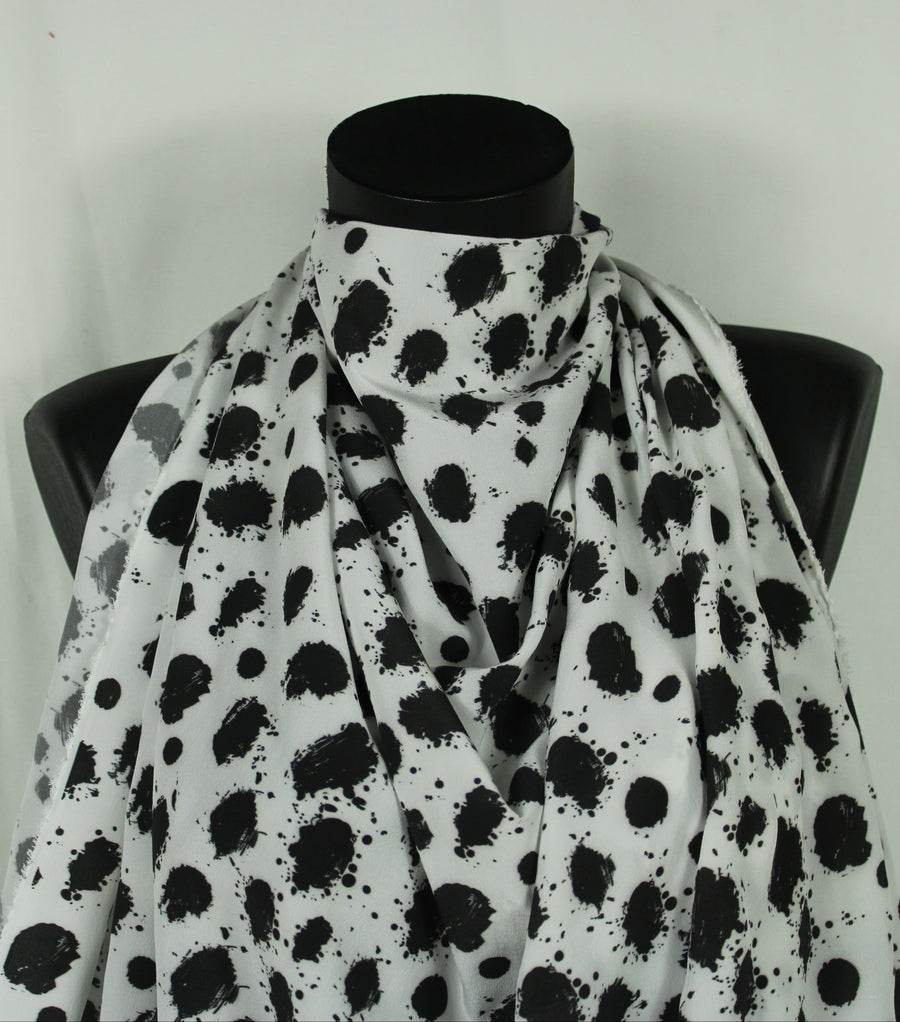 Tissu crêpe de chine 100% soie - imprimé à pois tacheté - noir et blanc