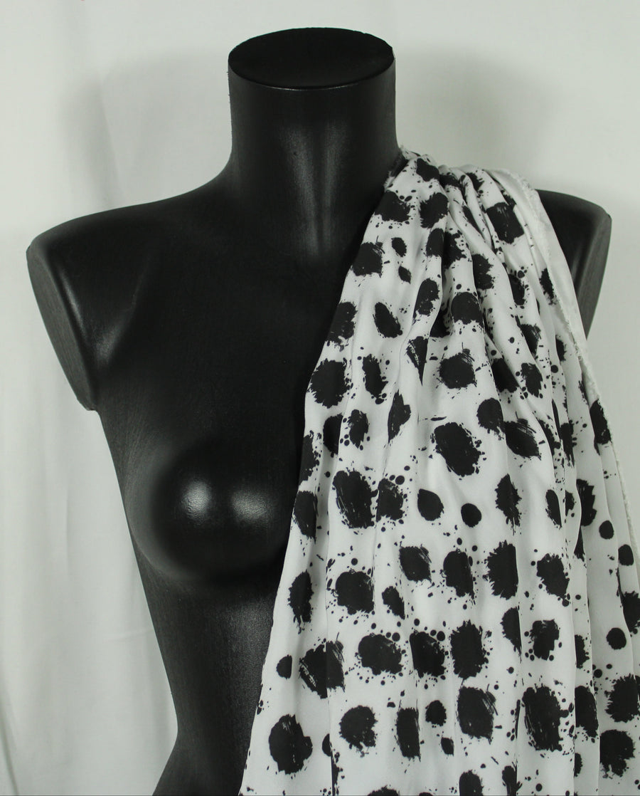 Tissu crêpe de chine 100% soie - imprimé à pois tacheté - noir et blanc