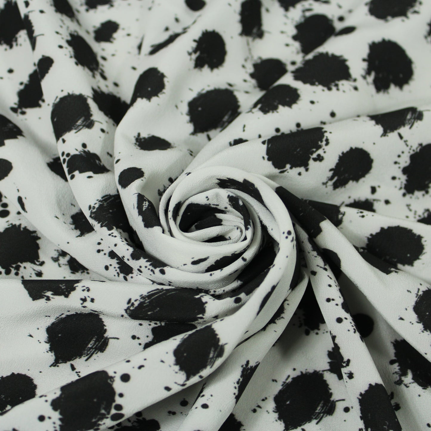 Tissu crêpe de chine 100% soie - imprimé à pois tacheté - noir et blanc - photo 1/5 | So Tissus