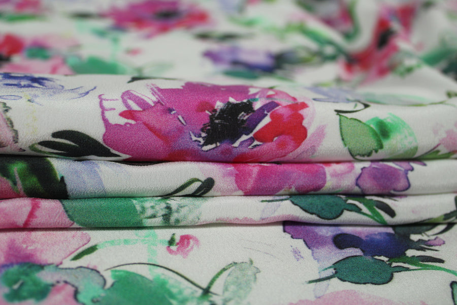 Tissu crêpe de chine 100% soie - imprimé fleurs roses - ton rose et vert