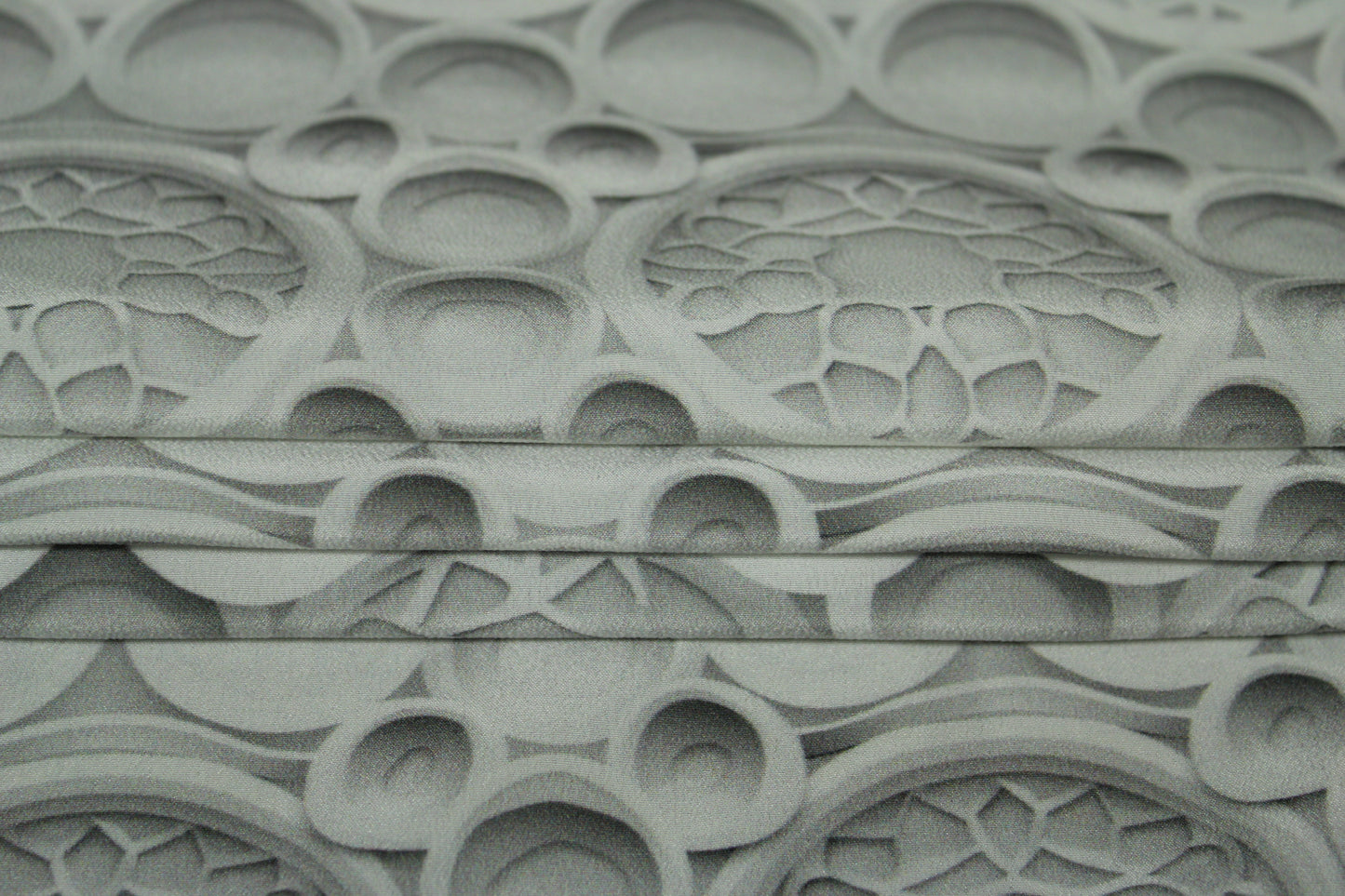 Tissu crêpe de chine 100% soie - imprimé mosaïque 3D - gris et blanc - photo 2/4 | So Tissus