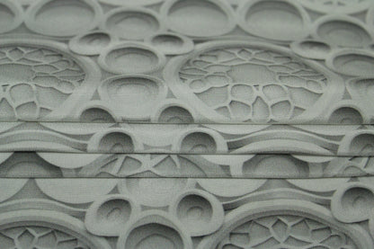 Tissu crêpe de chine 100% soie - imprimé mosaïque 3D - gris et blanc - photo 2/4 | So Tissus