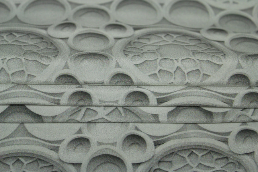 Tissu crêpe de chine 100% soie - imprimé mosaïque 3D - gris et blanc