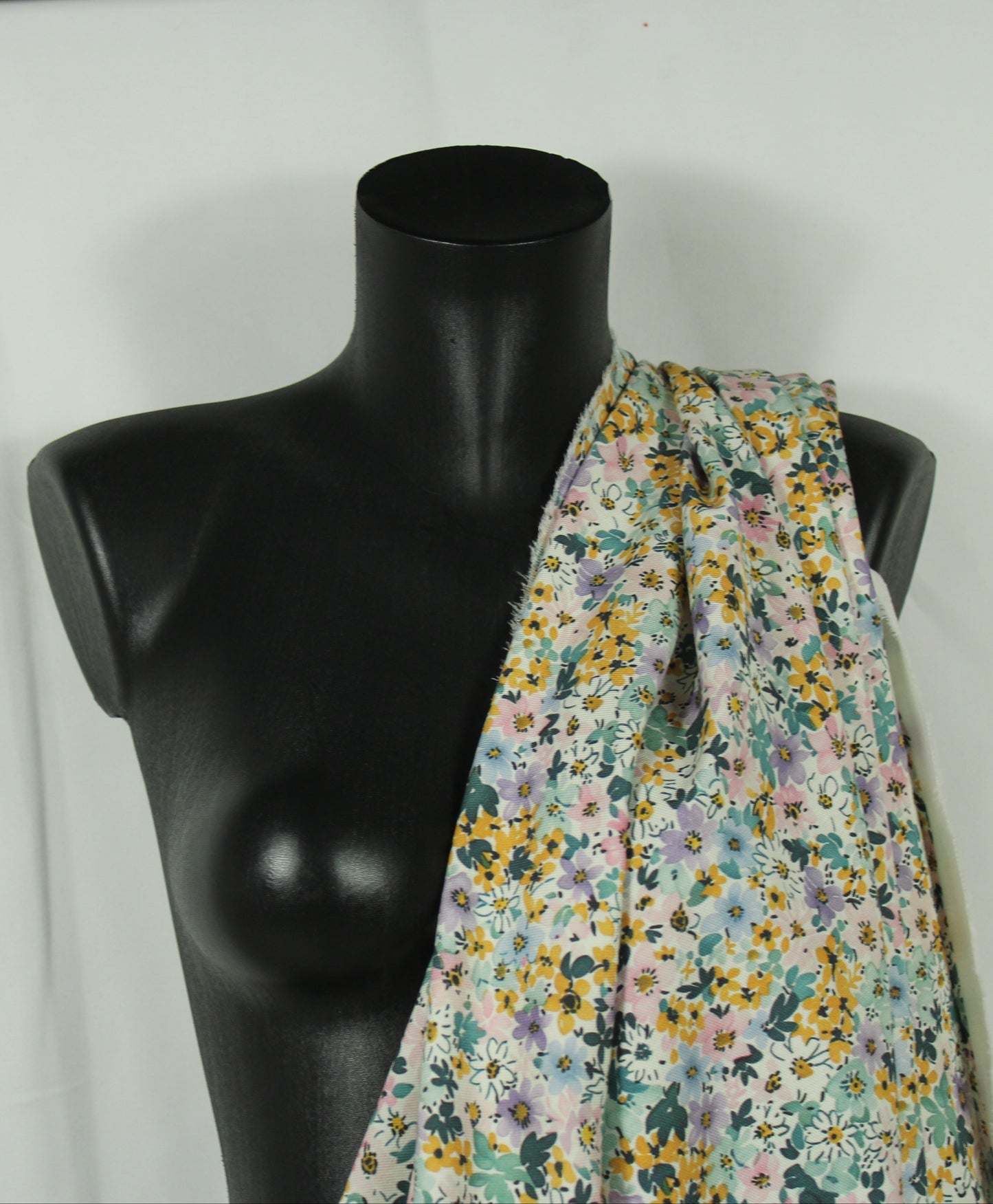Tissu twill coton et lin - imprimé pretites fleurs - ton vert et pastel - photo 4/5 | So Tissus