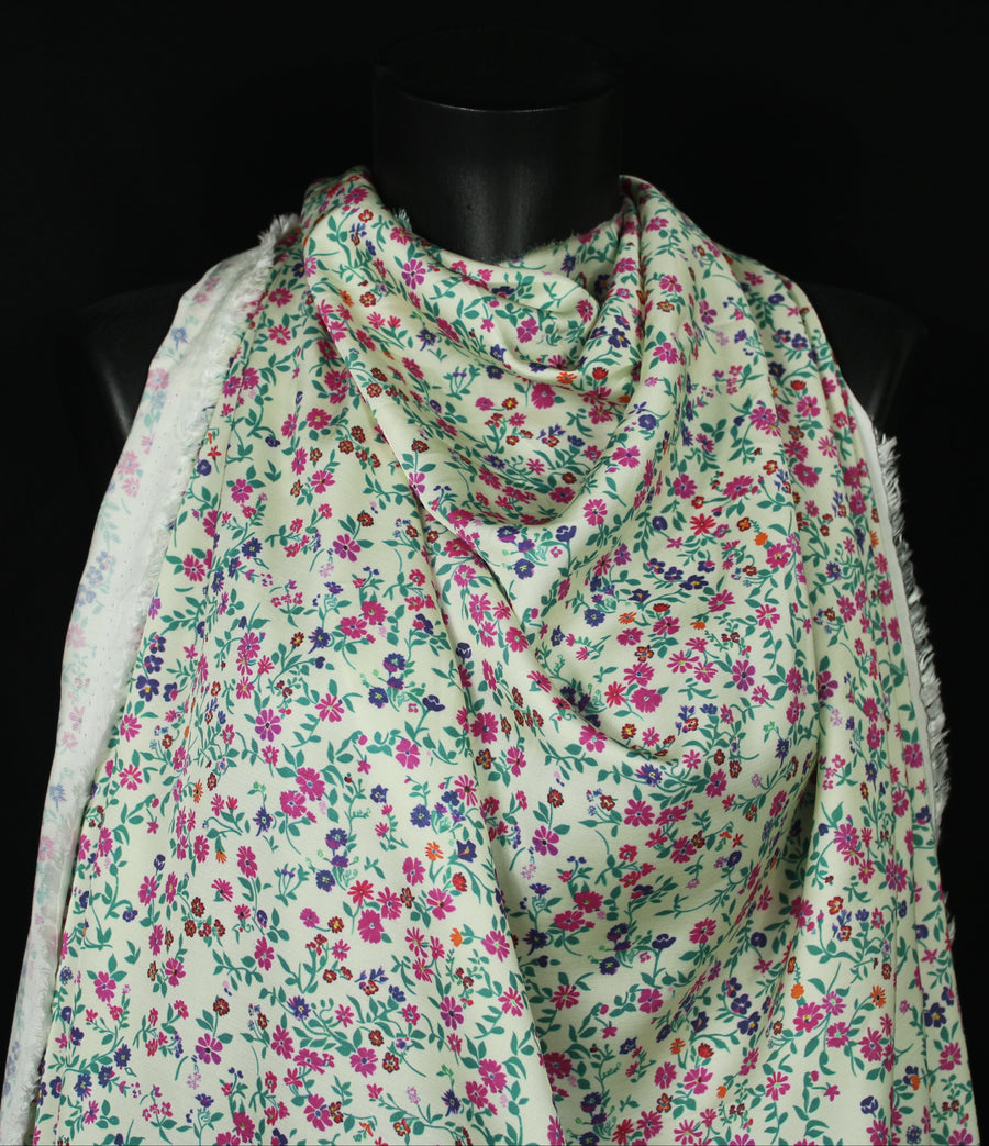 Tissu satin de viscose - imprimé petites fleurs roses