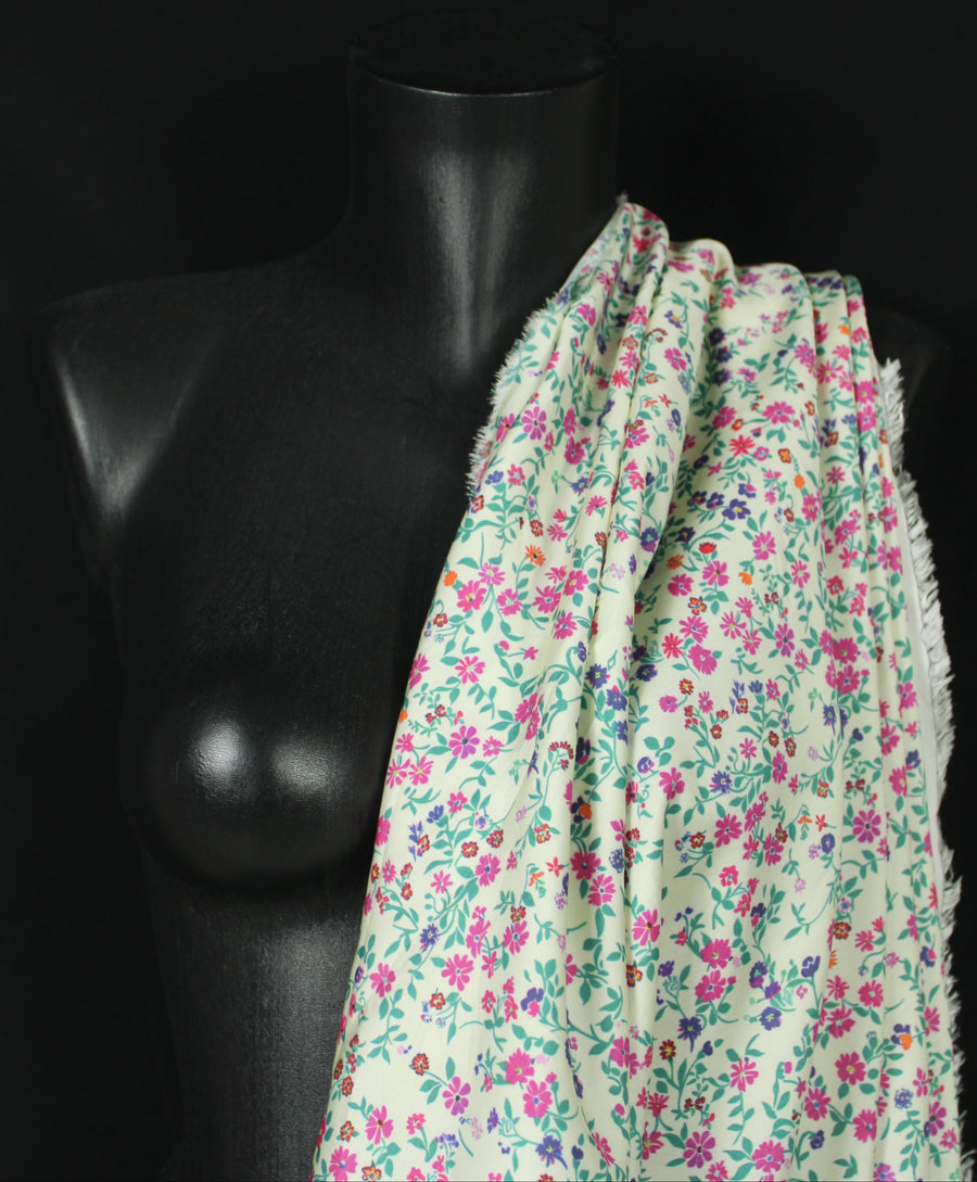 Tissu satin de viscose - imprimé petites fleurs roses