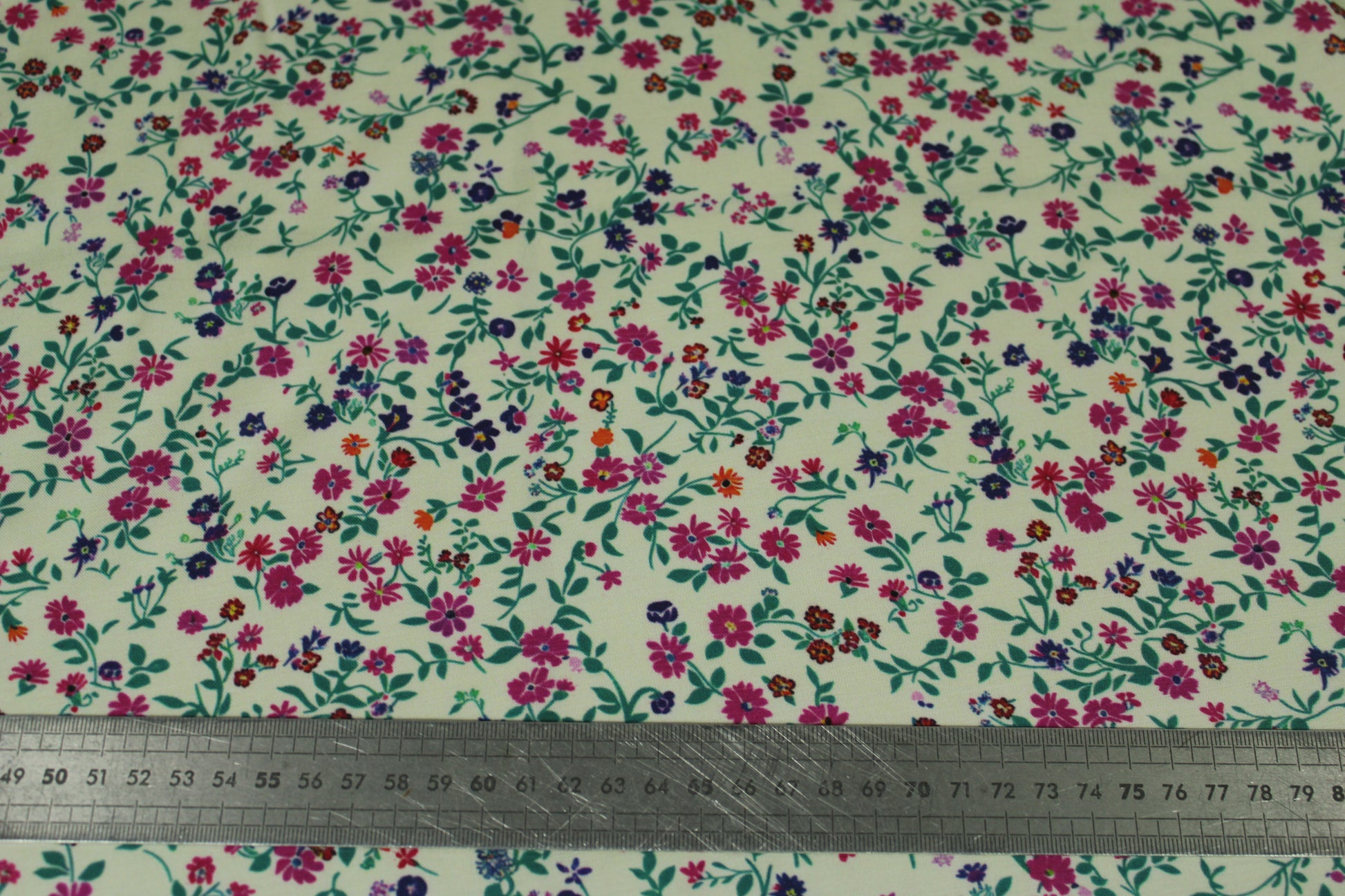 Tissu satin de viscose - imprimé petites fleurs roses - photo 5/5 | So Tissus