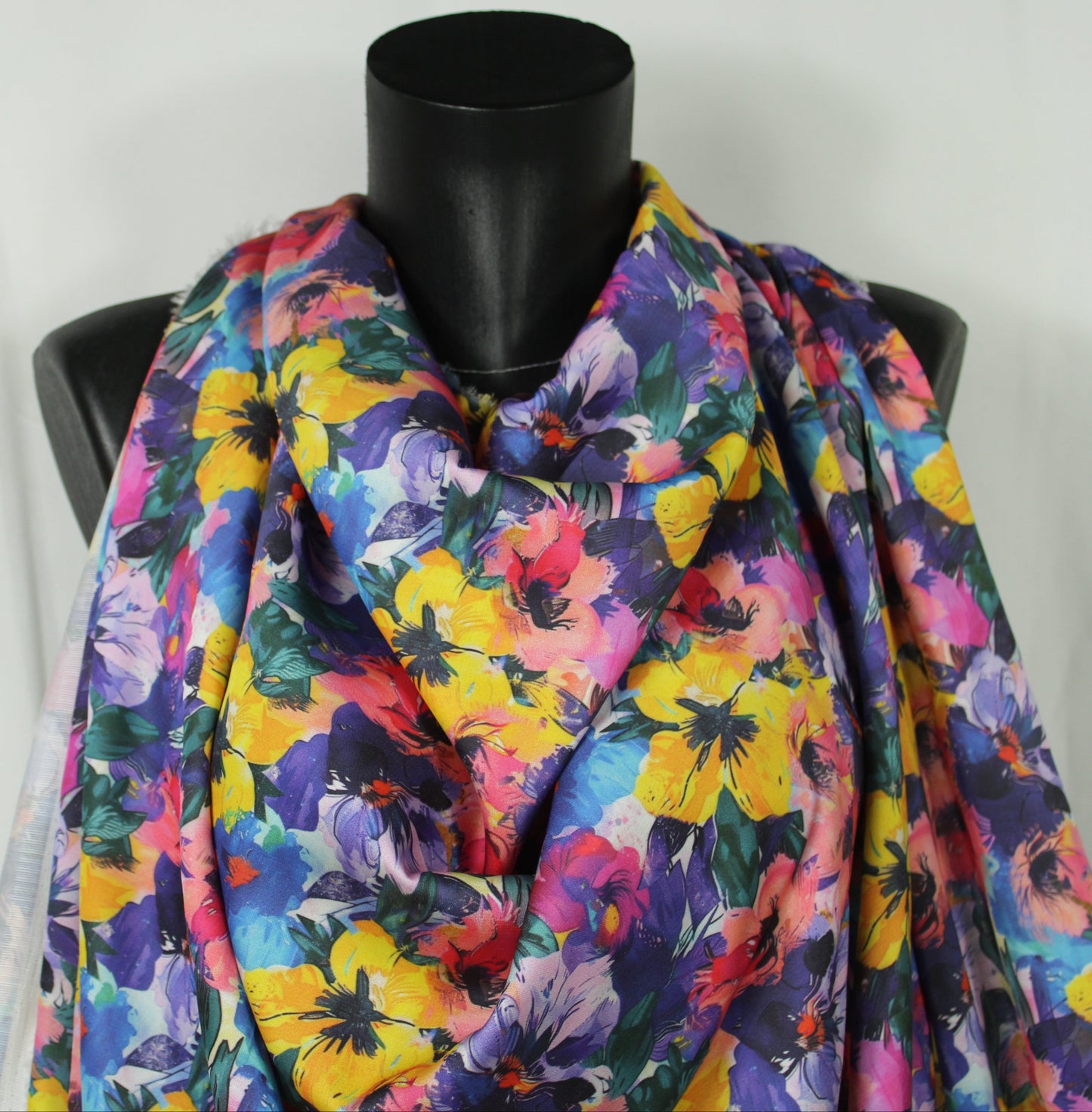 Tissu satin de viscose - imprimé fleurs abstraites - multicolore - photo 5/5 | So Tissus