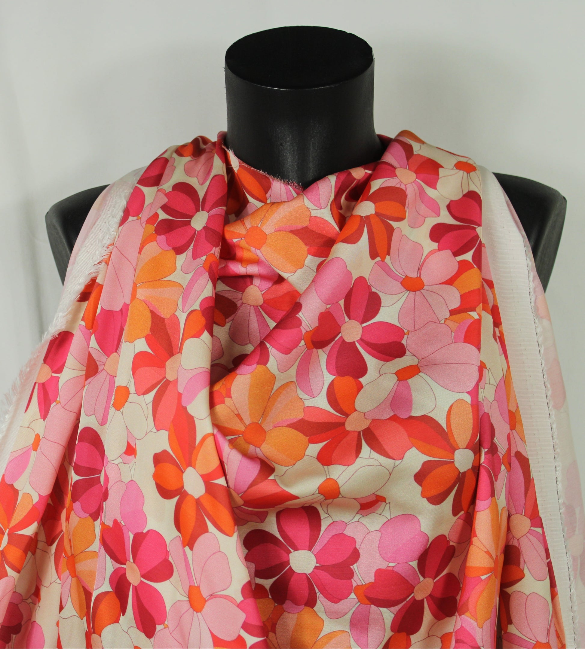 Tissu satin de viscose - imprimé fleur vintage - ton rose, rouge et orange - photo 3/5 | So Tissus