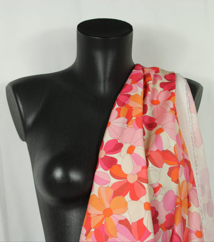 Tissu satin de viscose - imprimé fleur vintage - ton rose, rouge et orange - photo 4/5 | So Tissus