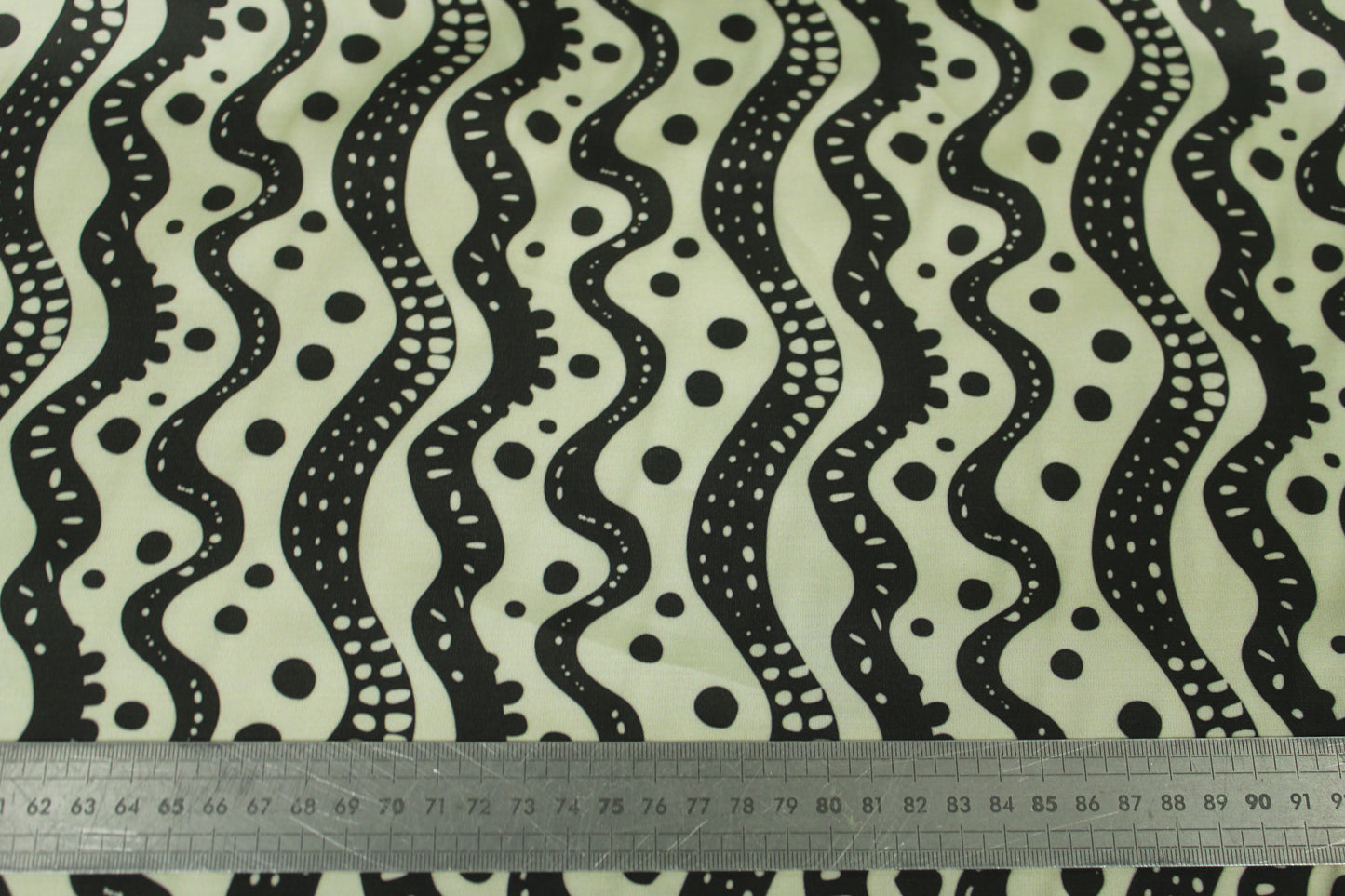 Tissu satin de viscose - imprimé rayures et pois - écru et noir - photo 5/5 | So Tissus