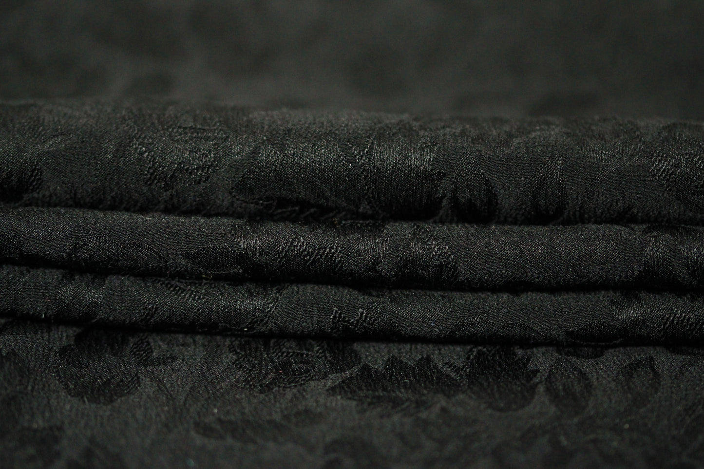 Tissu jacquard de soie - motif fleuri - noir - photo 2/5 | So Tissus