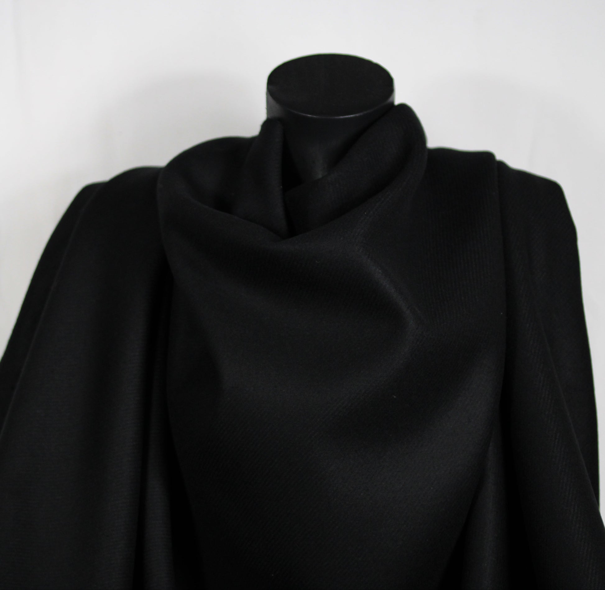 Tissu drap de laine - noir - photo 4/4 | So Tissus