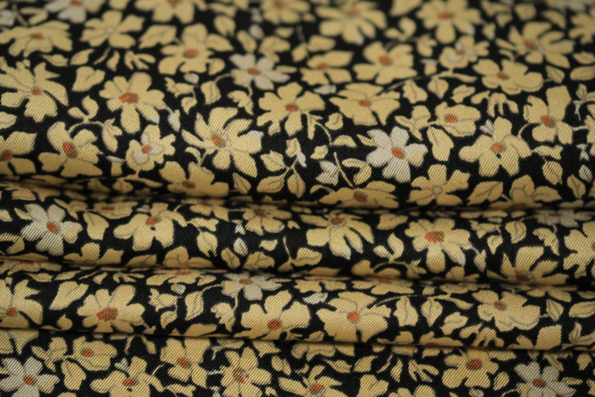 Tissu twill de soie  - imprimé petites fleurs - ton beige - photo 2/5 | So Tissus