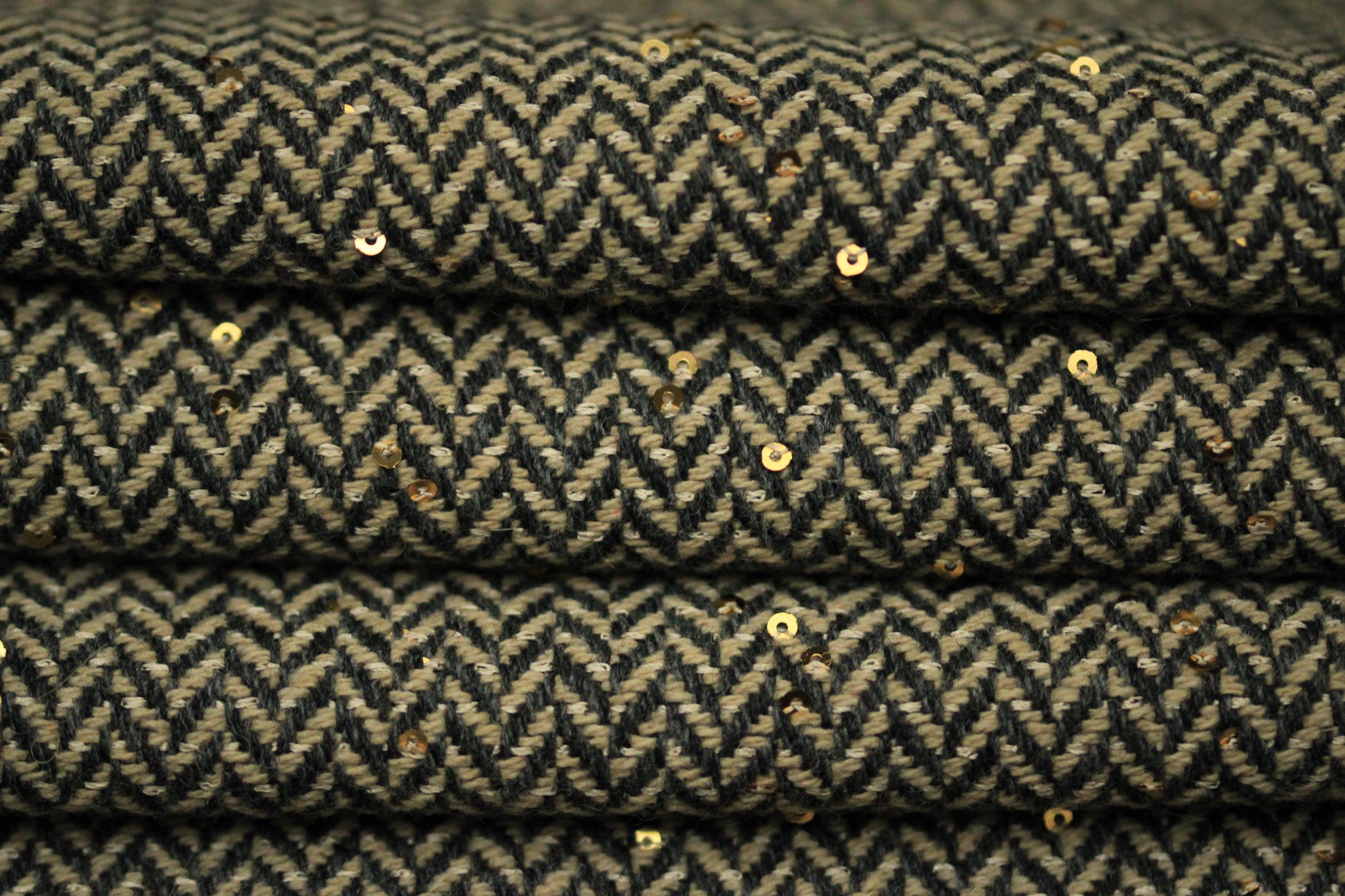 Tissu tweed de coton et laine  - chevron - anthracite , beige et paillettes - photo 2/4 | So Tissus