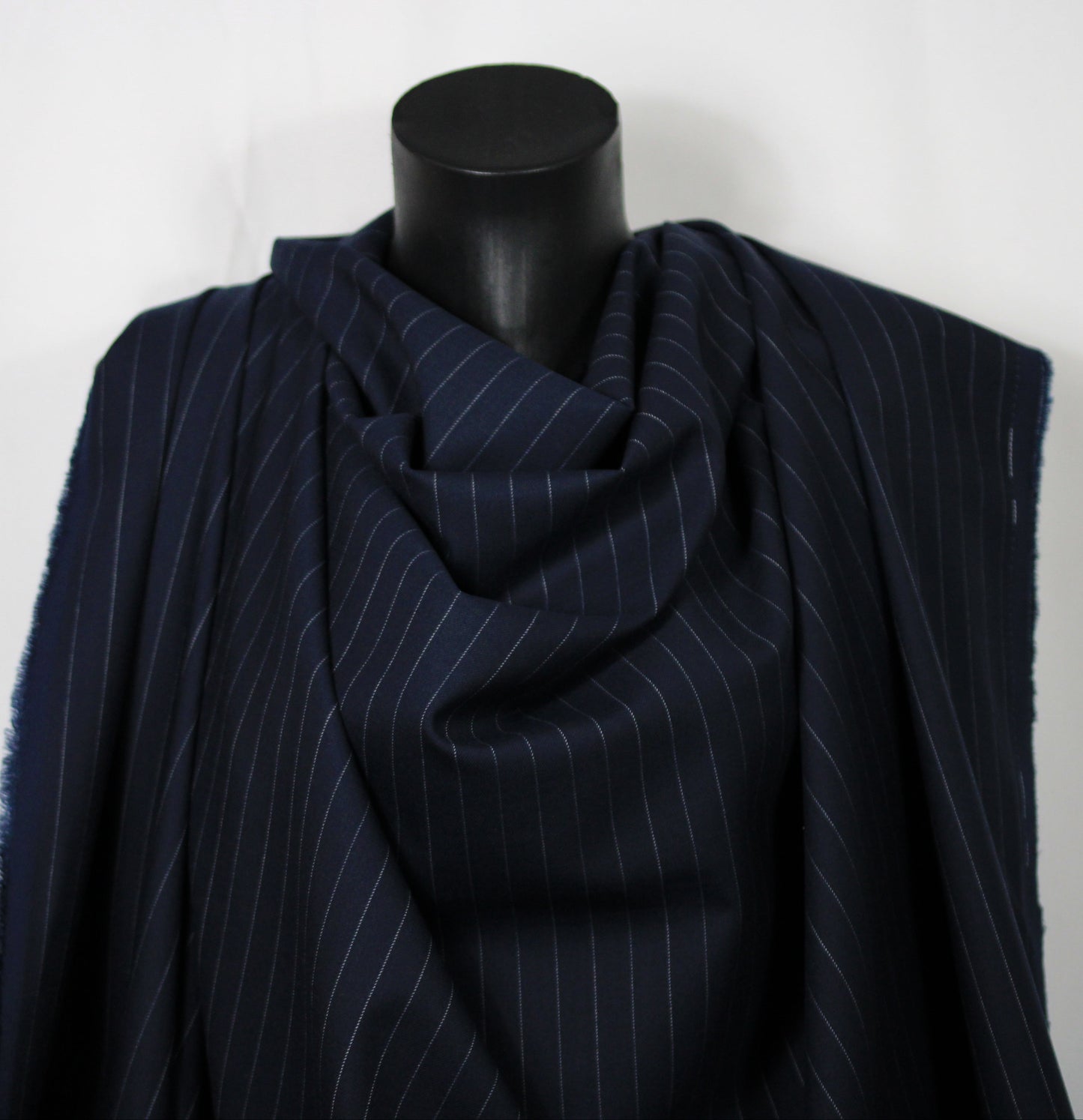 Tissu laine froide stretch - à rayures - ton bleu marine - photo 4/4 | So Tissus