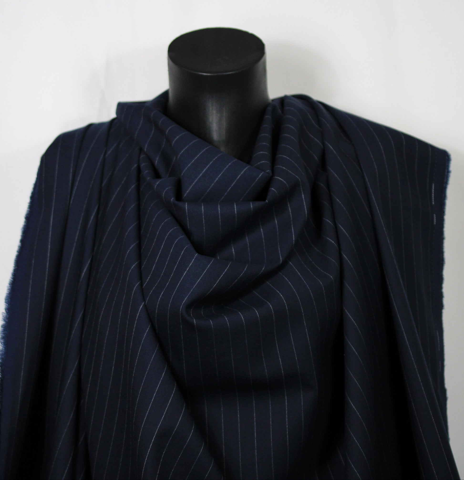 Tissu laine froide stretch - à rayures - ton bleu marine - photo 4/4 | So Tissus