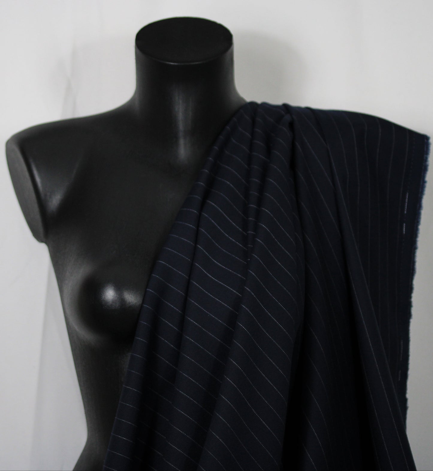 Tissu laine froide stretch - à rayures - ton bleu marine - photo 3/4 | So Tissus