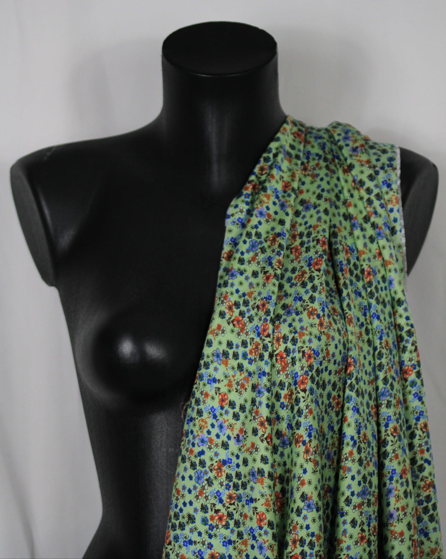 Tissu twill de soie  - imprimé petites fleurs - ton vert d'eau - photo 3/4 | So Tissus