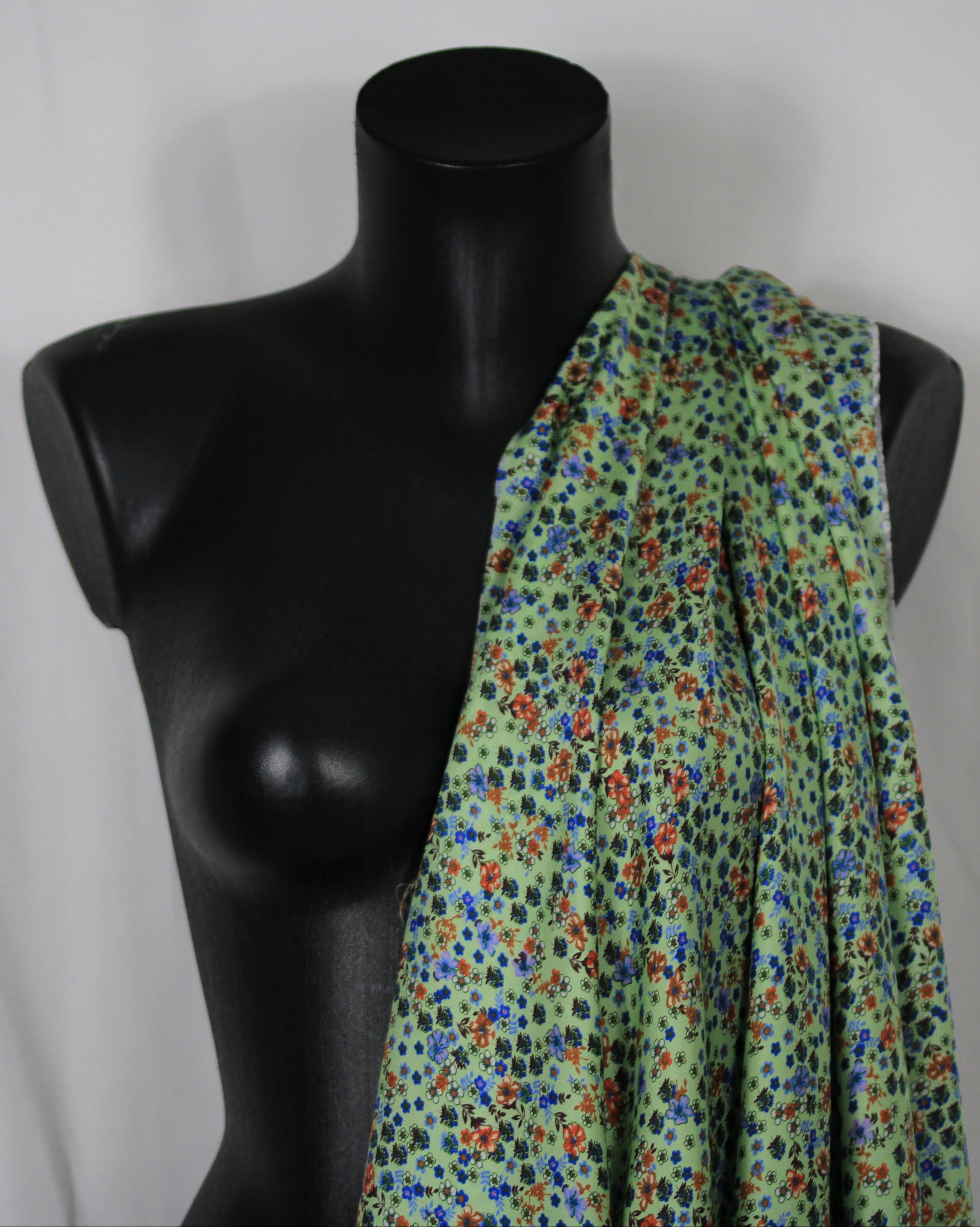 Tissu twill de soie  - imprimé petites fleurs - ton vert d'eau - photo 3/4 | So Tissus