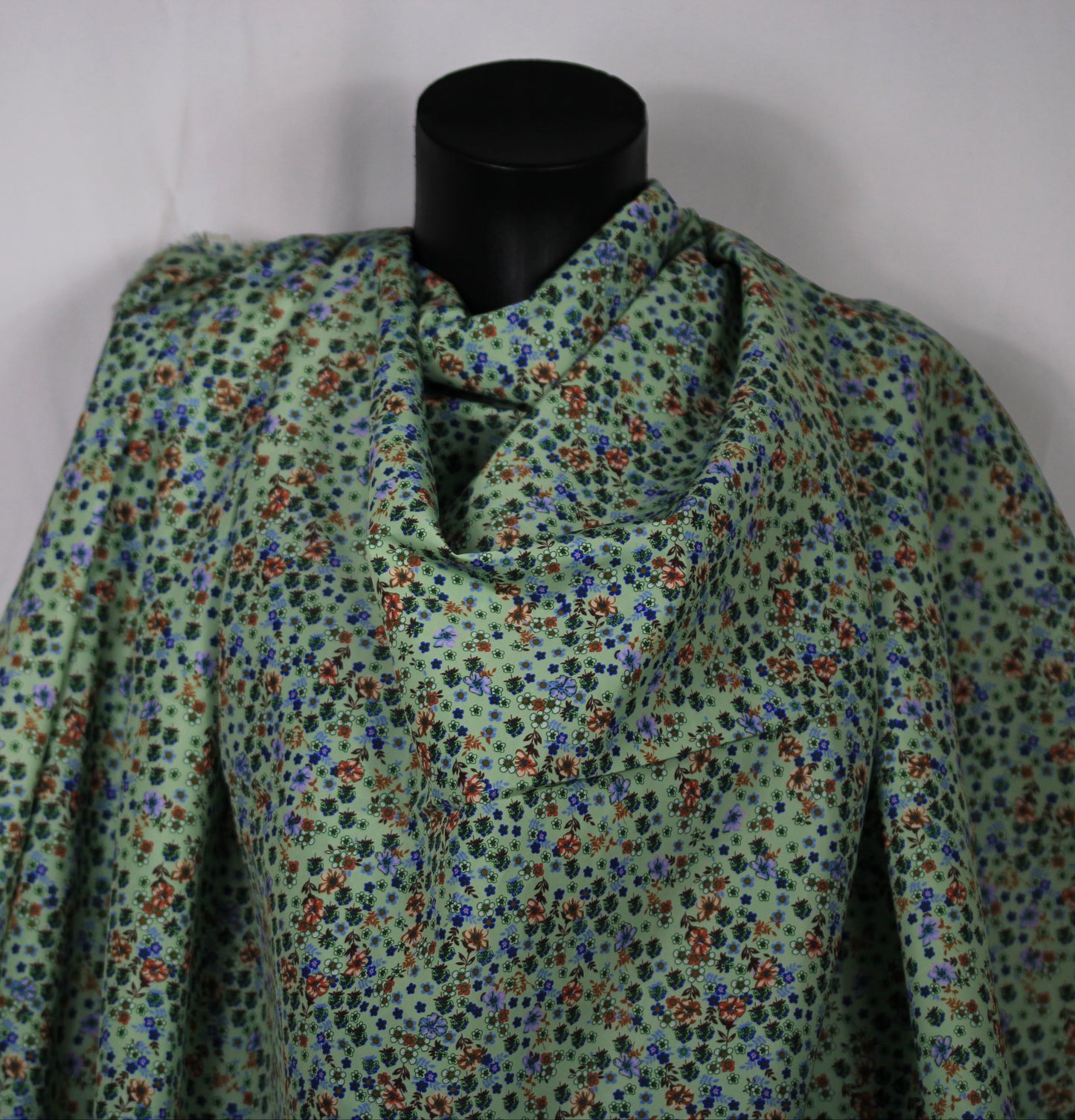 Tissu technique imperméable - imprimé fleuri - ton vert d'eau - photo 3/4 | So Tissus