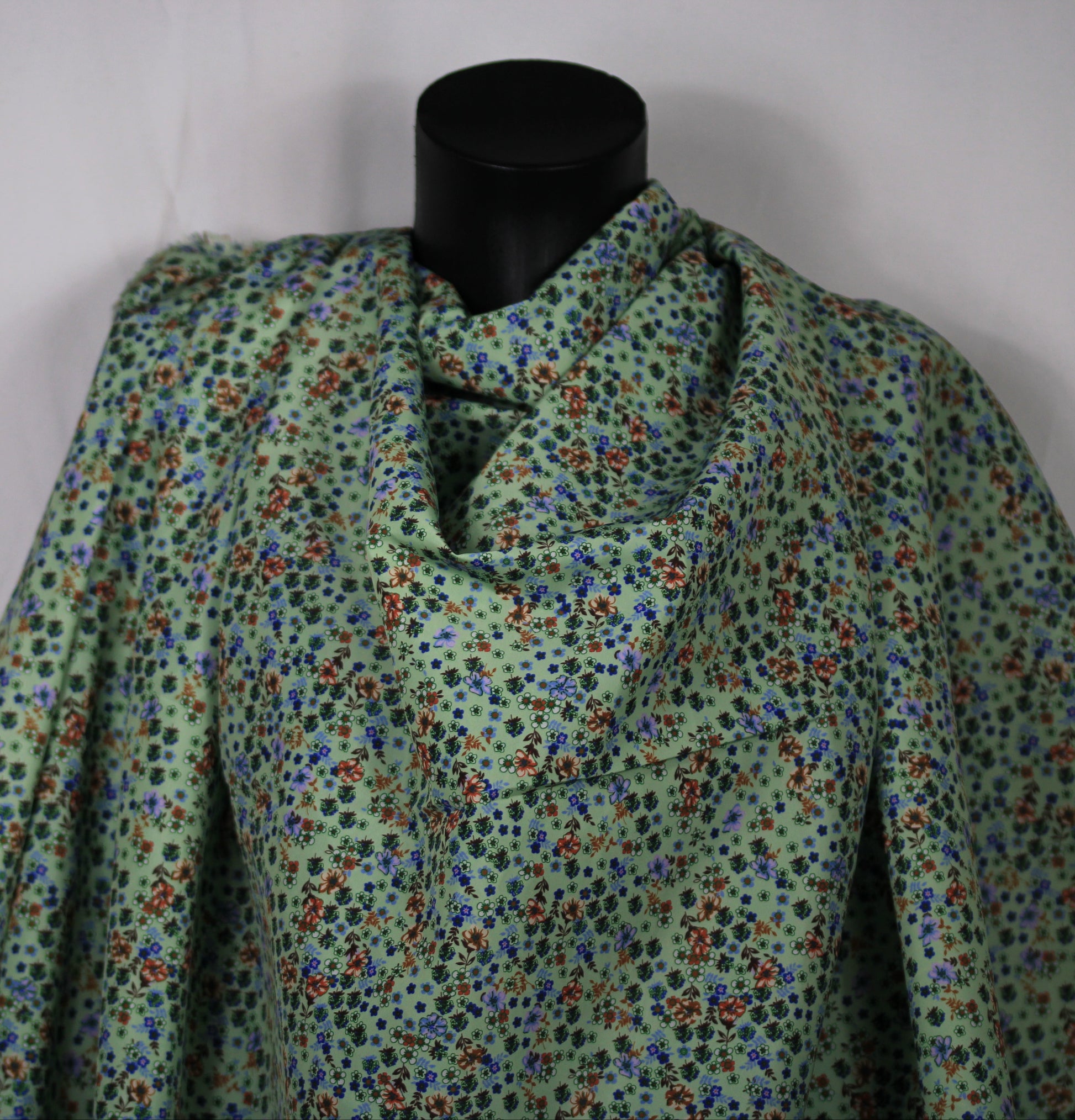 Tissu technique imperméable - imprimé fleuri - ton vert d'eau - photo 3/4 | So Tissus