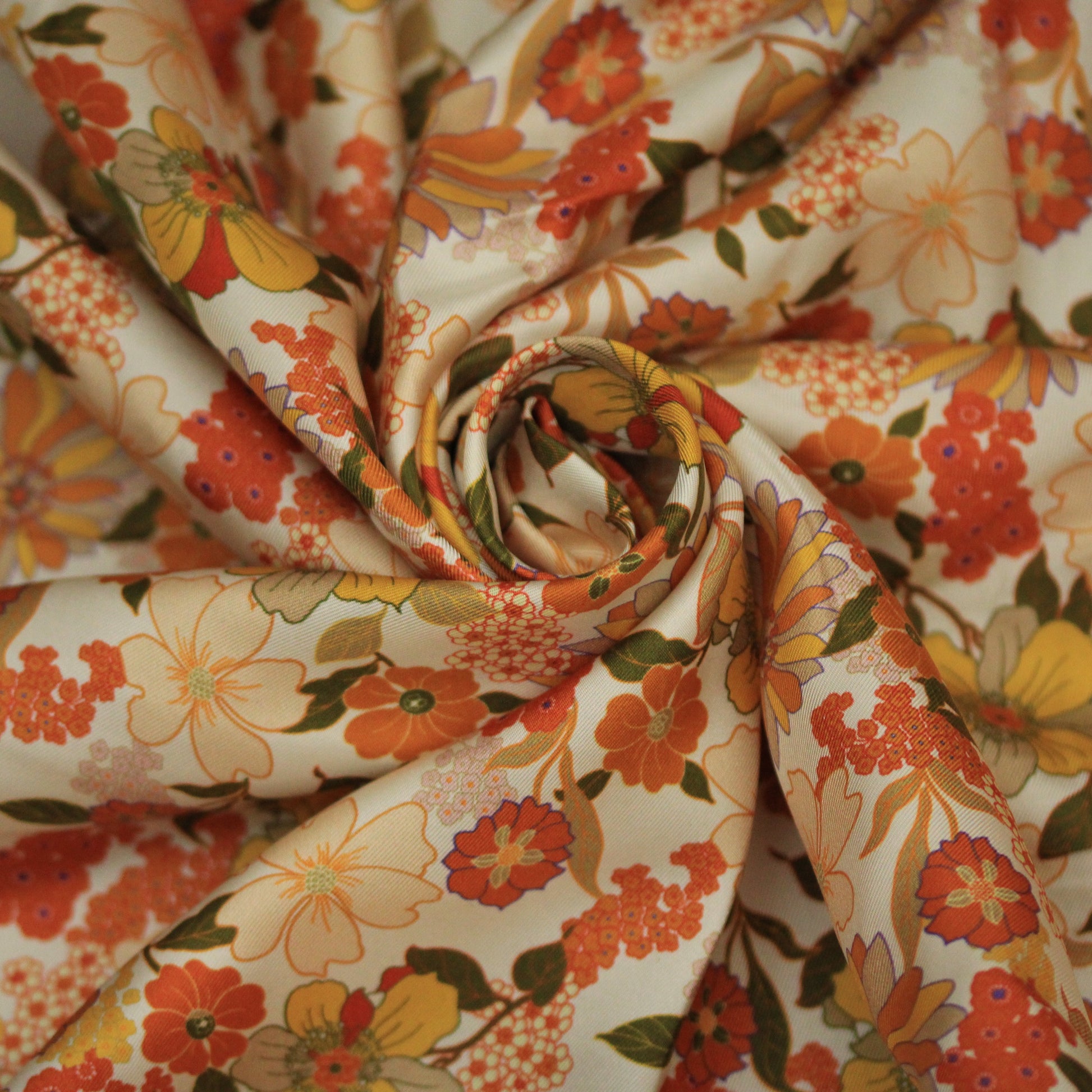 Tissu twill de soie  - imprimé fleurie - ton orange - photo 1/4 | So Tissus