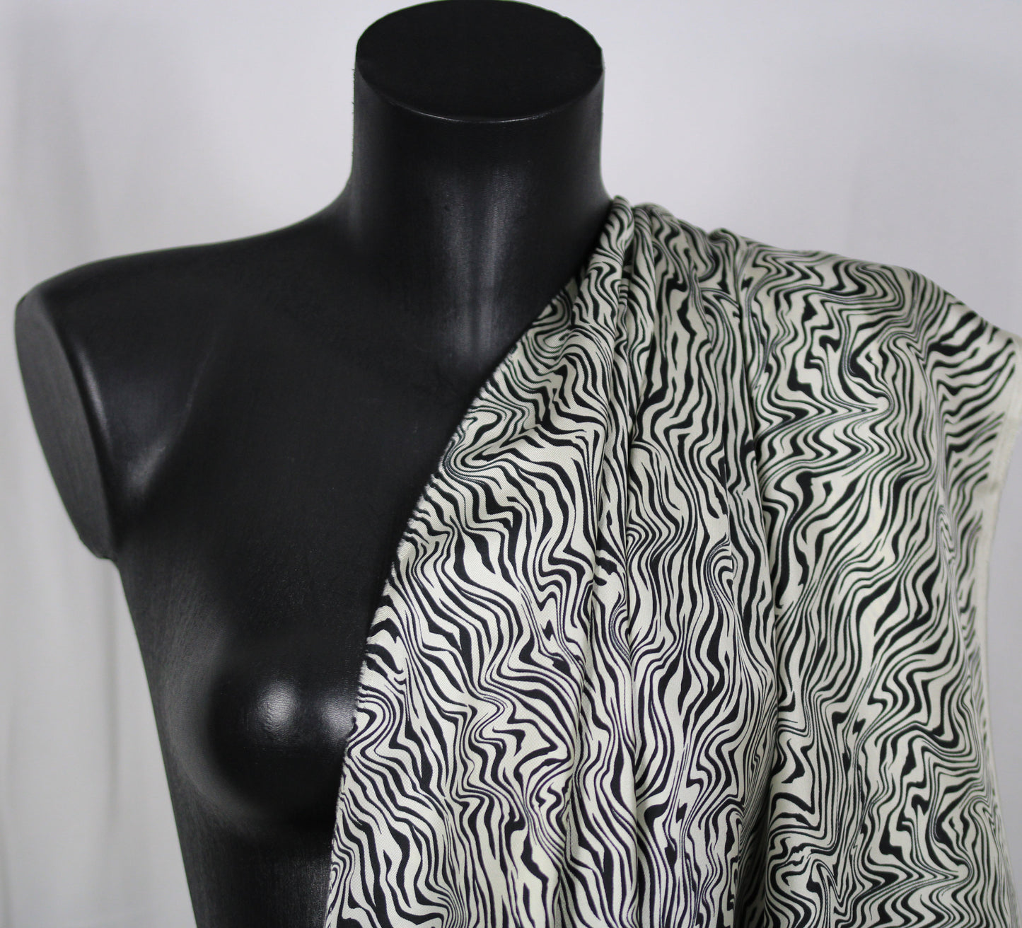 Tissu twill de soie  - imprimé zébré - écru et noir - photo 4/4 | So Tissus