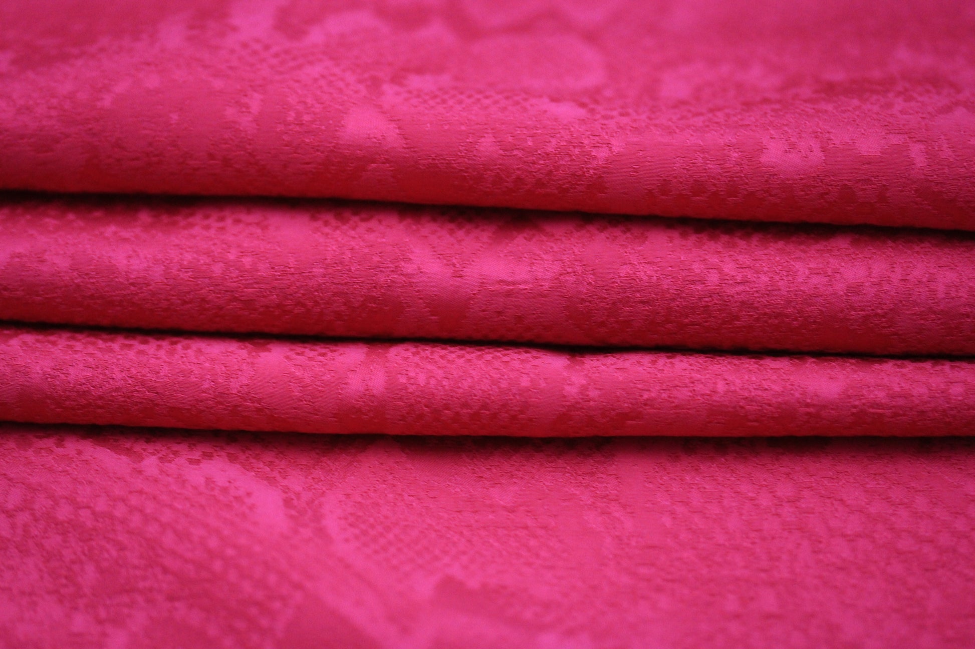 Tissu jacquard - motif reptile - fuchsia - photo 2/4 | So Tissus