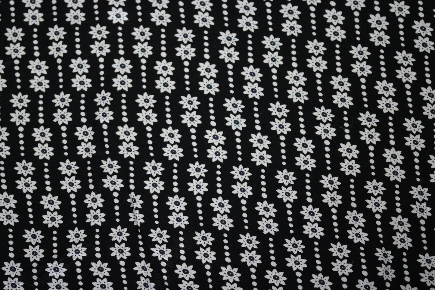 Tissu twill viscose - imprimé fleuri - noir et blanc - photo 5/5 | So Tissus