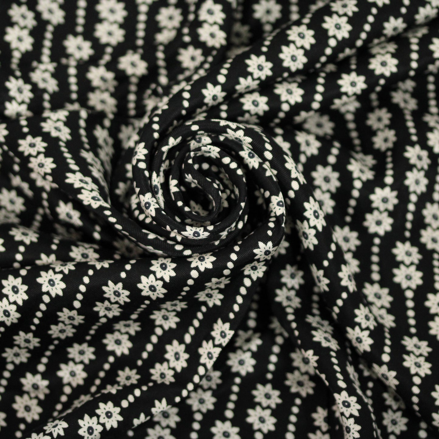 Tissu twill viscose - imprimé fleuri - noir et blanc - photo 1/5 | So Tissus