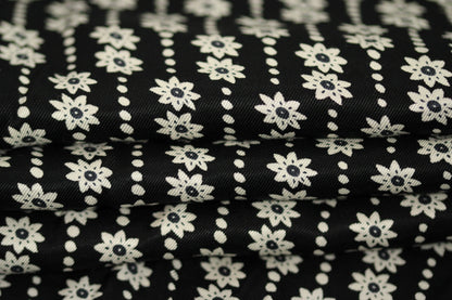 Tissu twill viscose - imprimé fleuri - noir et blanc - photo 2/5 | So Tissus