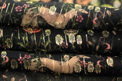 Tissu mousseline de soie et lurex - imprimé fleur et lévrier - ton noir et doré - photo 2/4 | So Tissus
