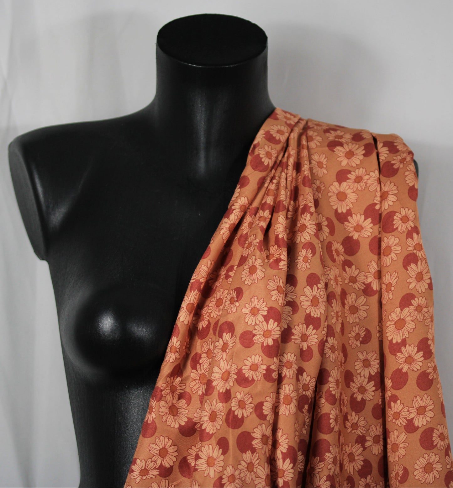 Tissu twill viscose - imprimé marguerite - ton marron et rouille - photo 3/5 | So Tissus