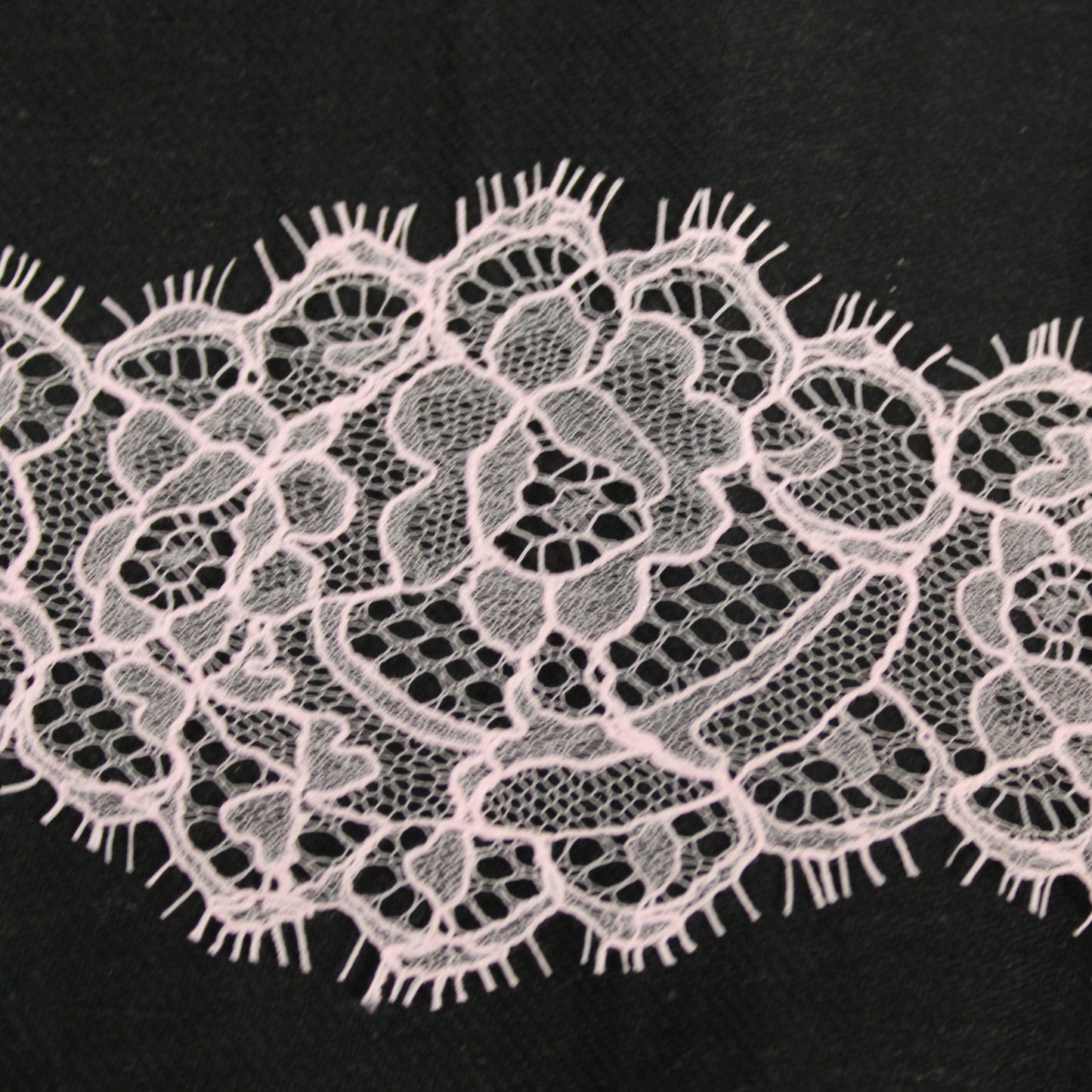 Galon - dentelle rose pâle - photo 1/2 | So Tissus