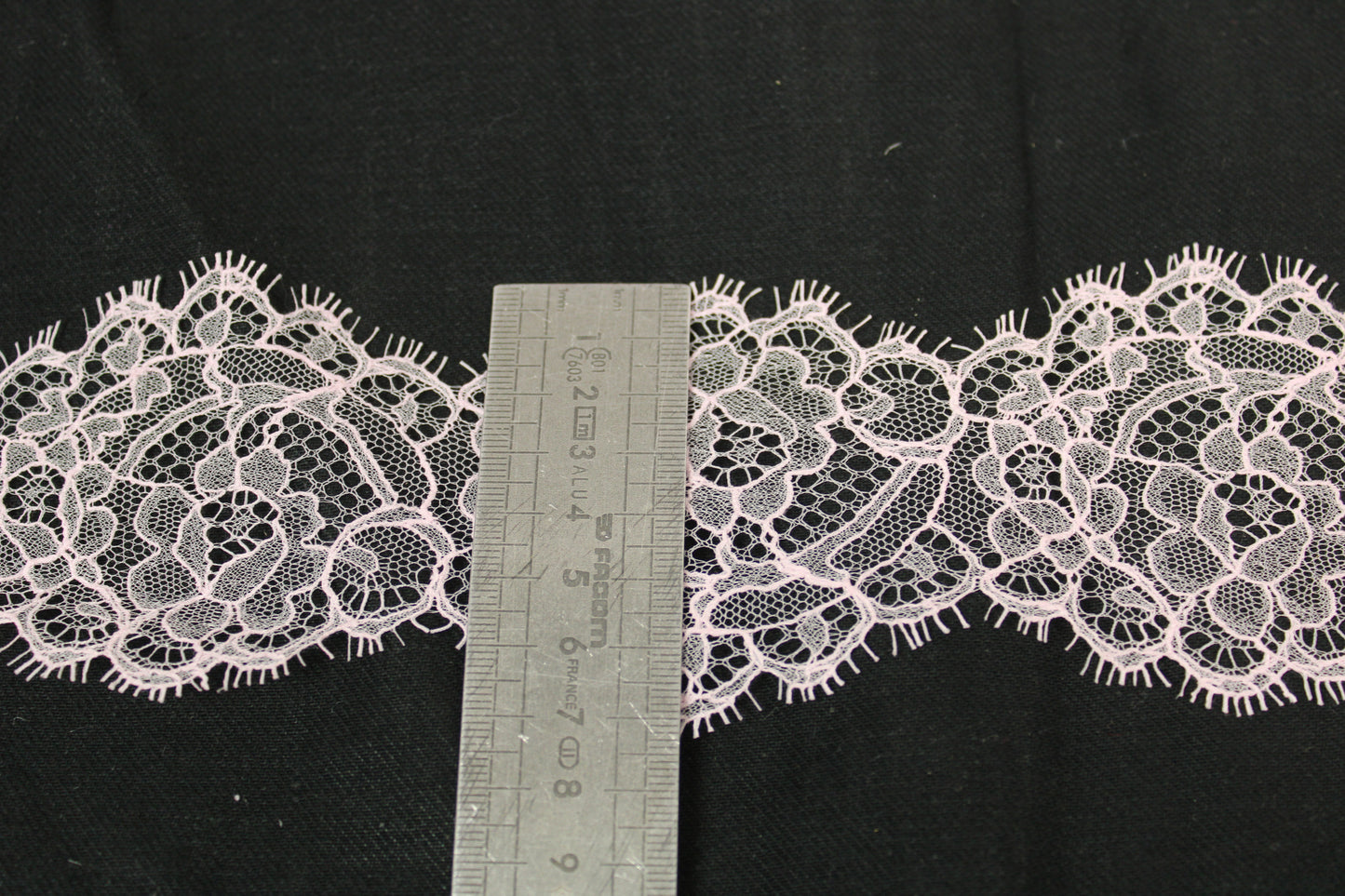 Galon - dentelle rose pâle - photo 2/2 | So Tissus