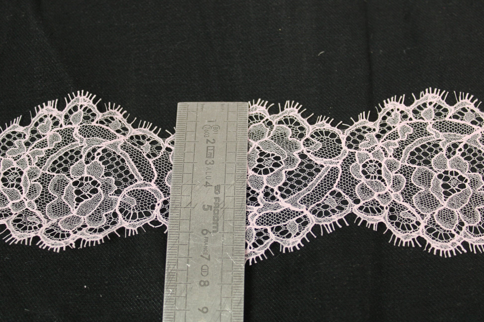 Galon - dentelle rose pâle - photo 2/2 | So Tissus