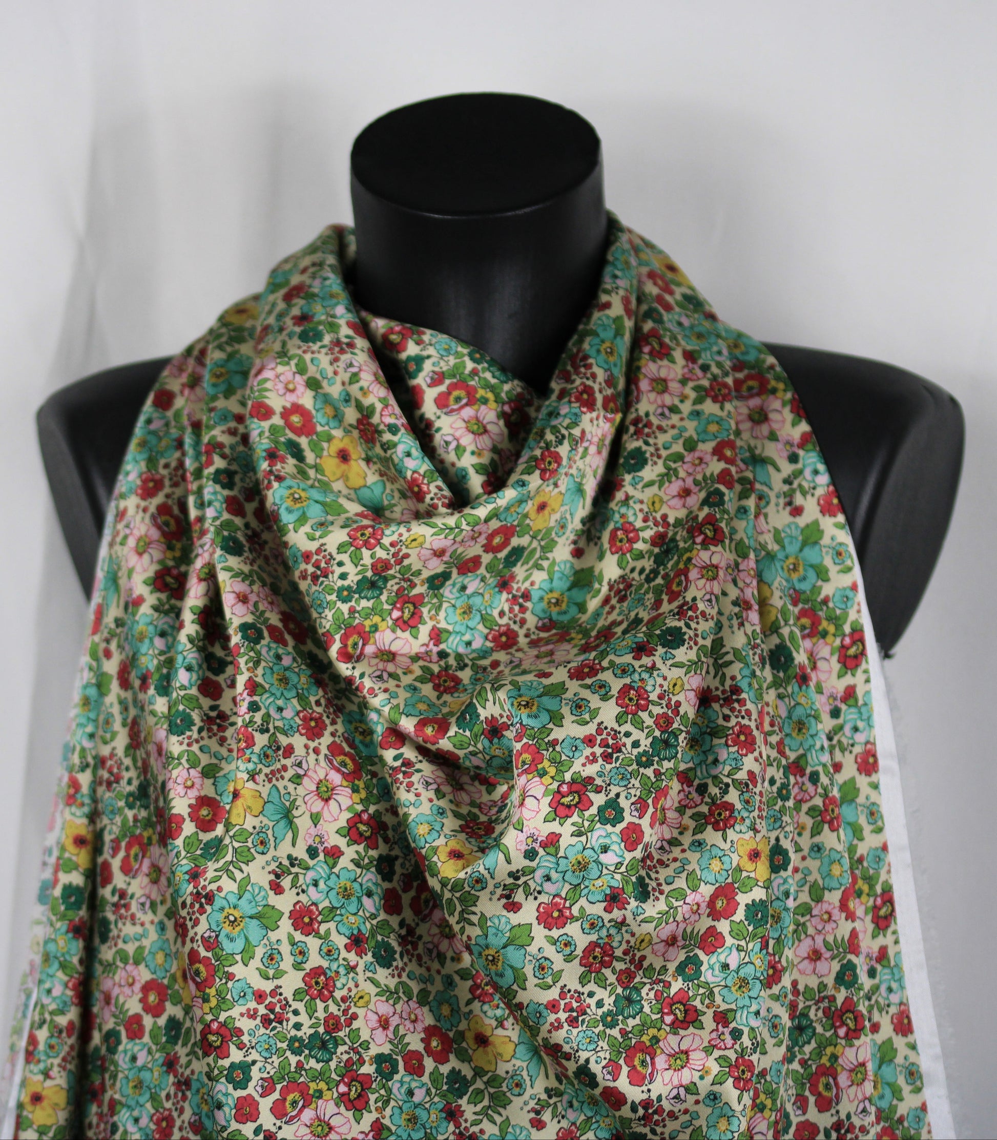 Tissu twill - imprimé fleuri - multicolore - ton bleu, vert et rose - photo 3/4 | So Tissus