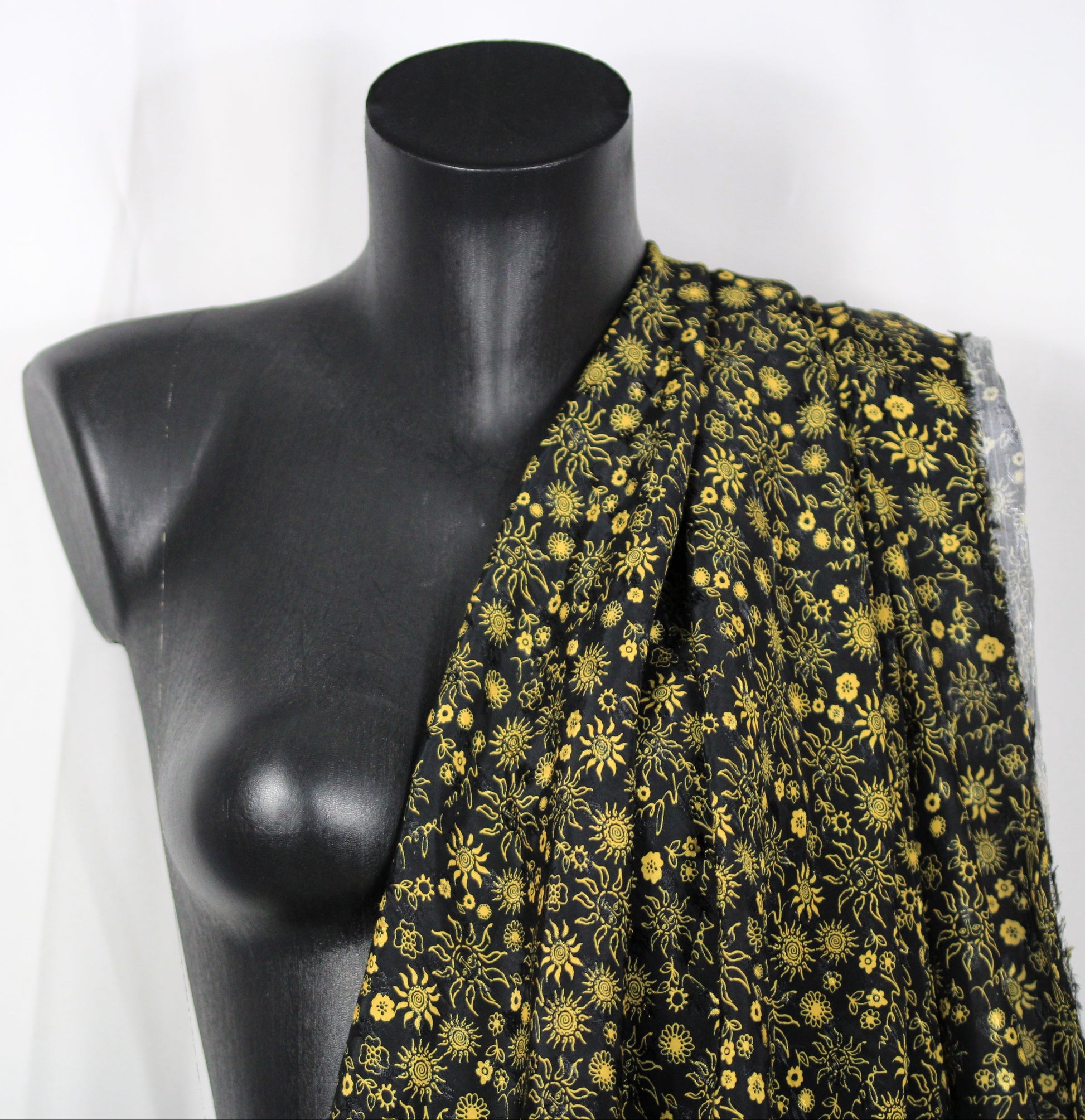Tissu viscose - imprimé fleuri et soleil  - jaune et noir - photo 4/5 | So Tissus