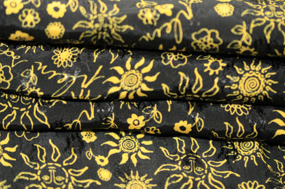 Tissu viscose - imprimé fleuri et soleil  - jaune et noir - photo 2/5 | So Tissus