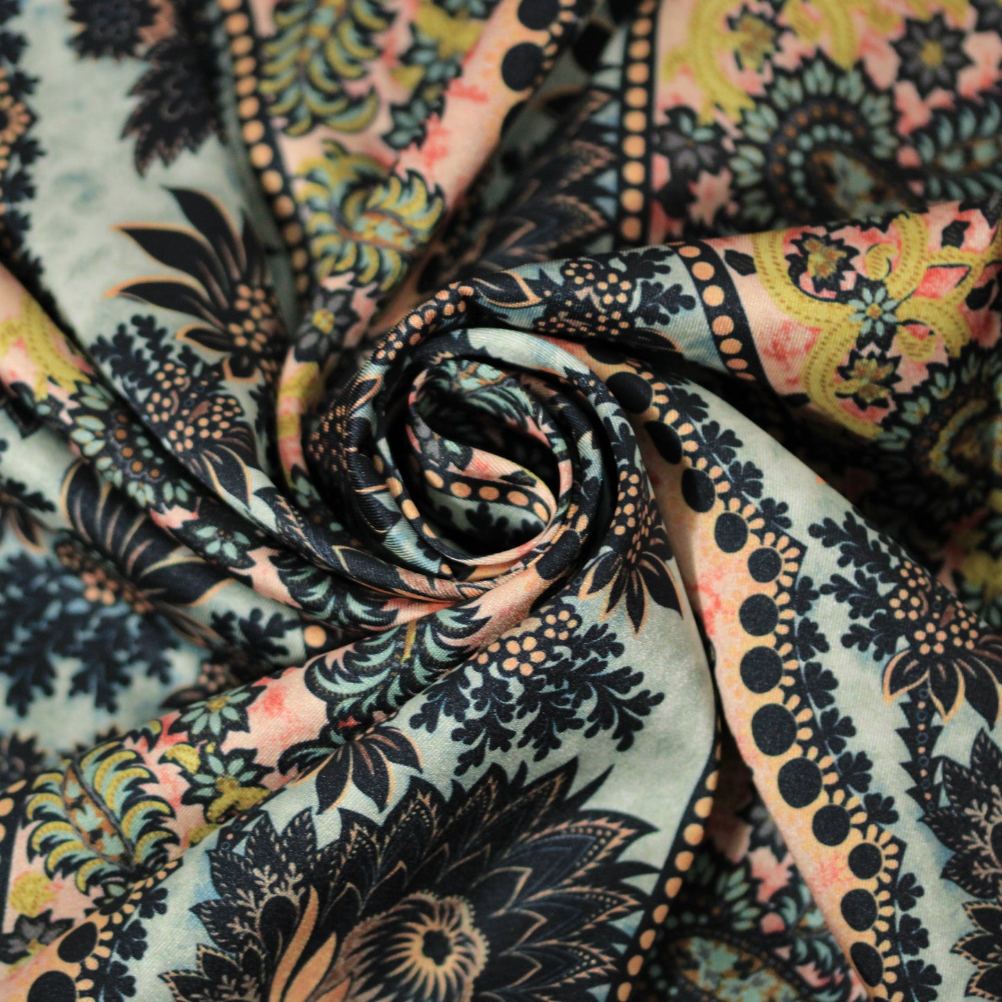 Tissu twill - imprimé frise fleuri - multicolore - ton bleu ciel et rose - photo 1/4 | So Tissus