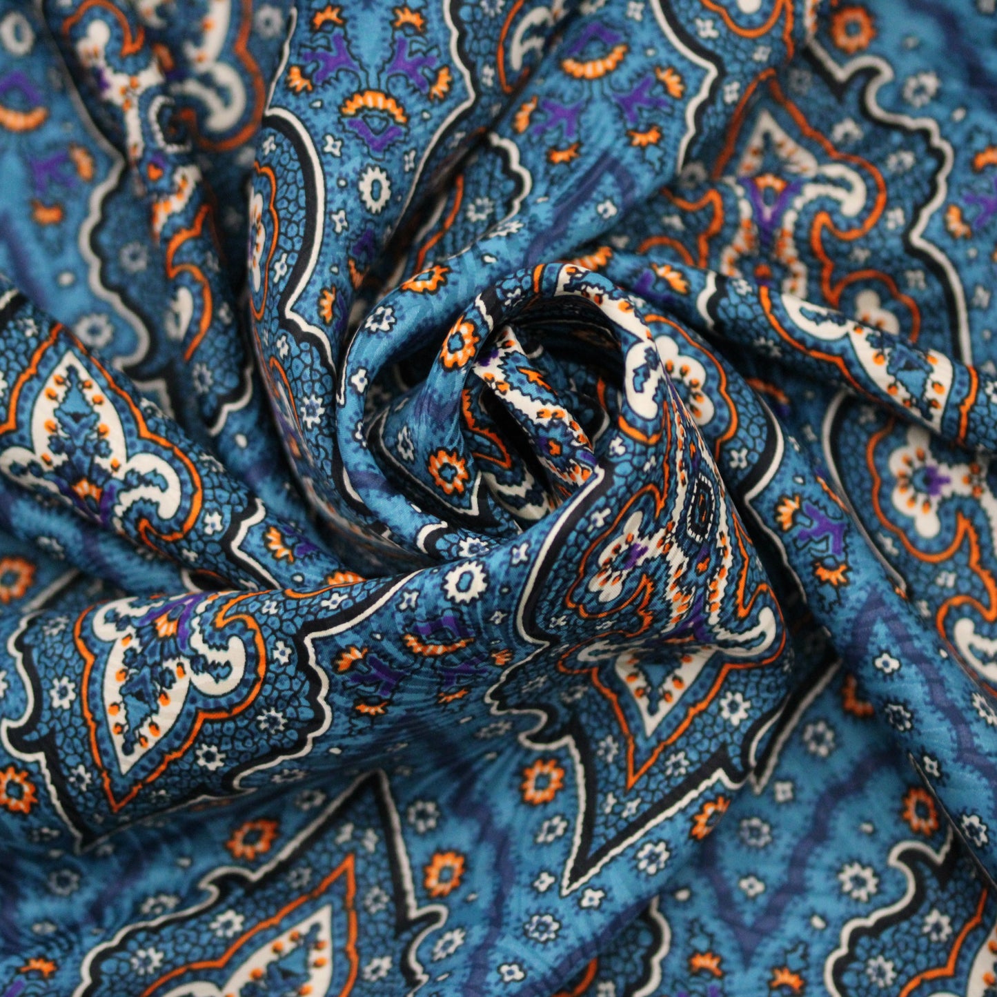 Tissu satin de soie - imprimé cachemire - ton bleu et orange - photo 1/5 | So Tissus