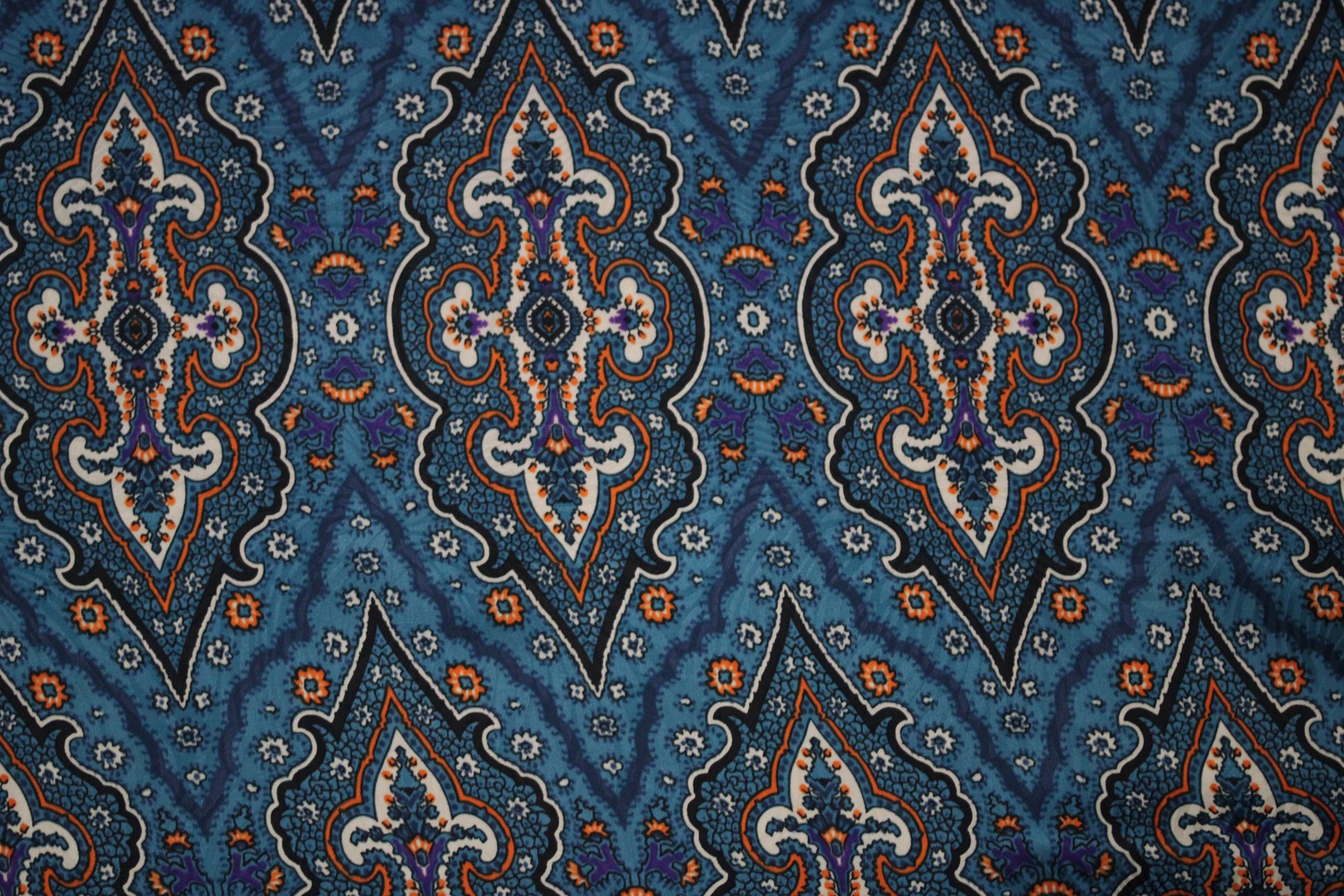 Tissu satin de soie - imprimé cachemire - ton bleu et orange - photo 3/5 | So Tissus
