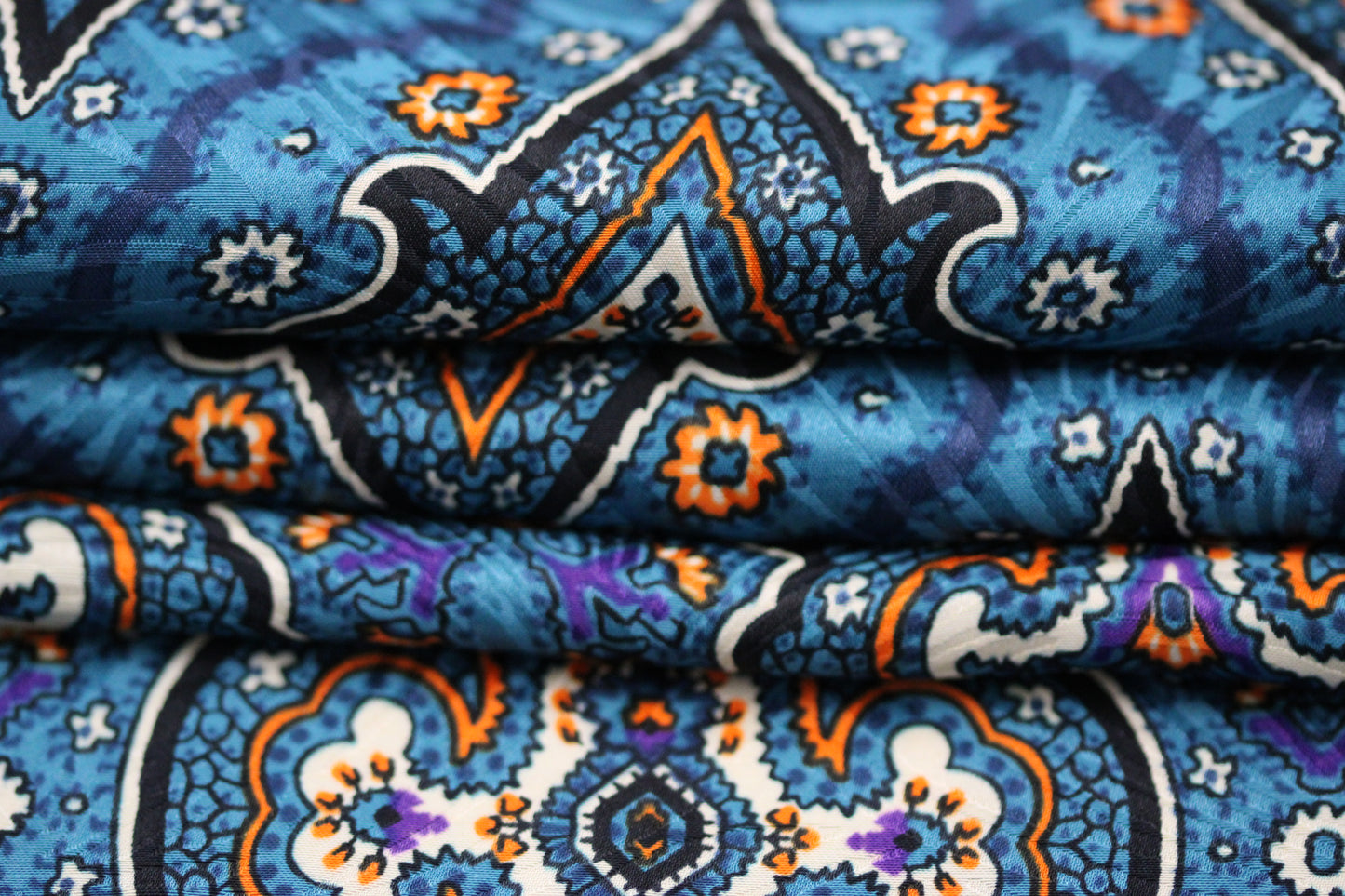 Tissu satin de soie - imprimé cachemire - ton bleu et orange - photo 2/5 | So Tissus