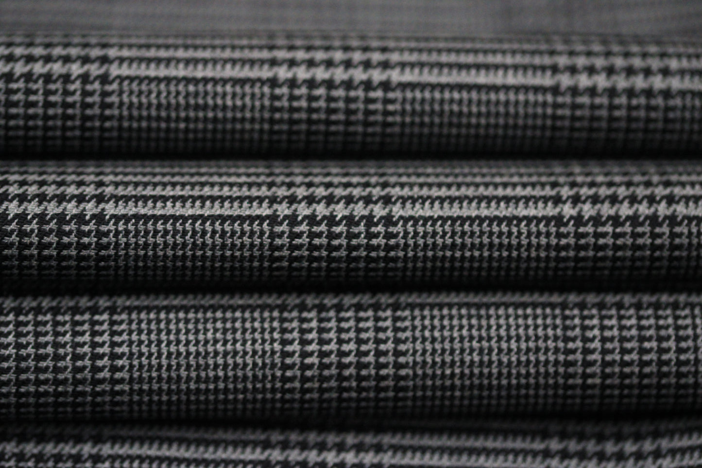Tissu crêpe de laine stretch  - prince de galles - gris et noir - photo 2/5 | So Tissus